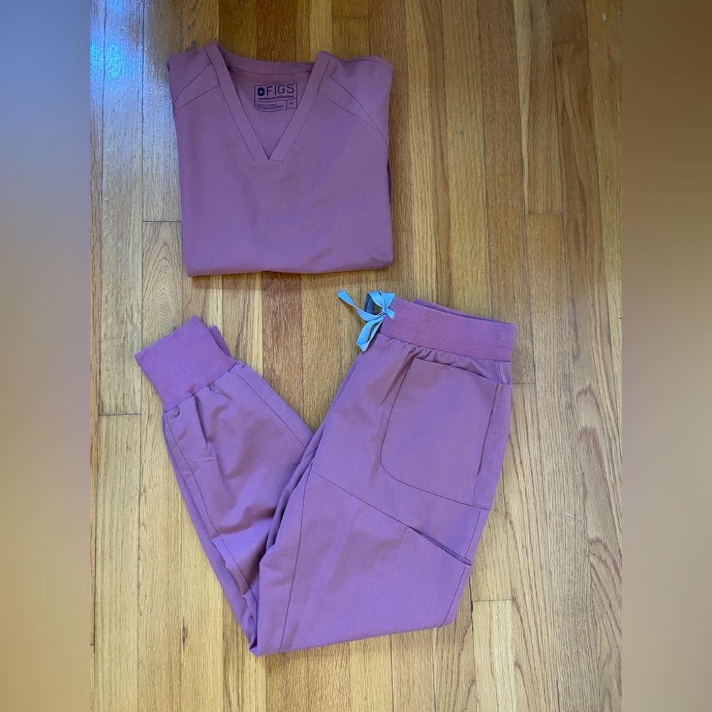 Figs scrub set